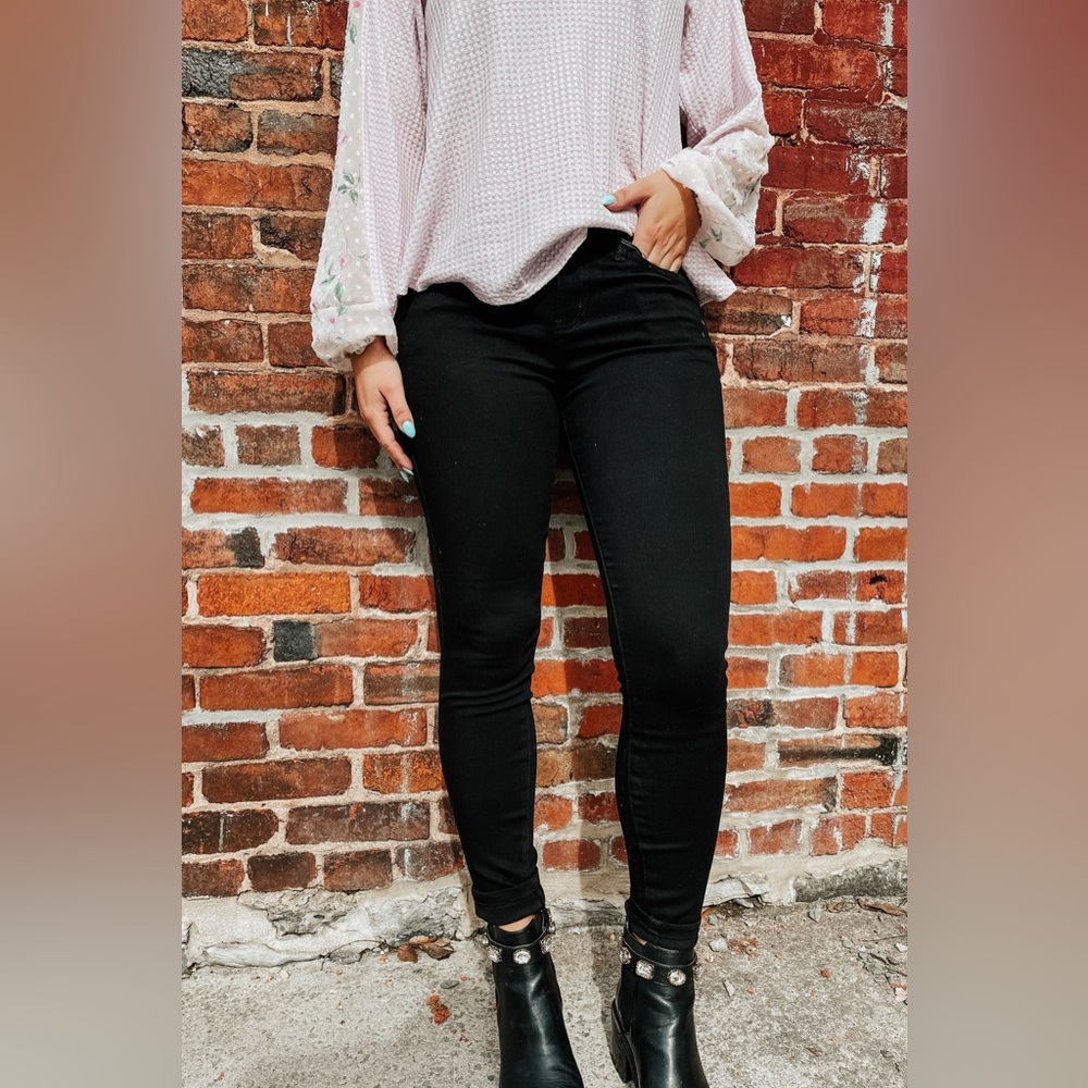Judy Blue Black Mid-Rise Skinny Jeans